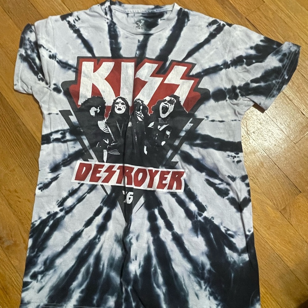 Kiss shirt
